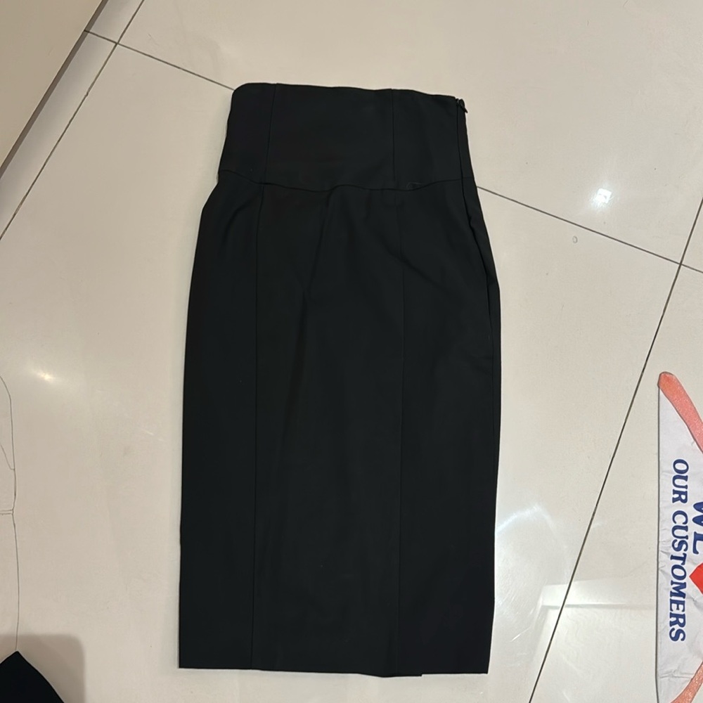 High waisted pencil skirt with pleat and bow detail at back